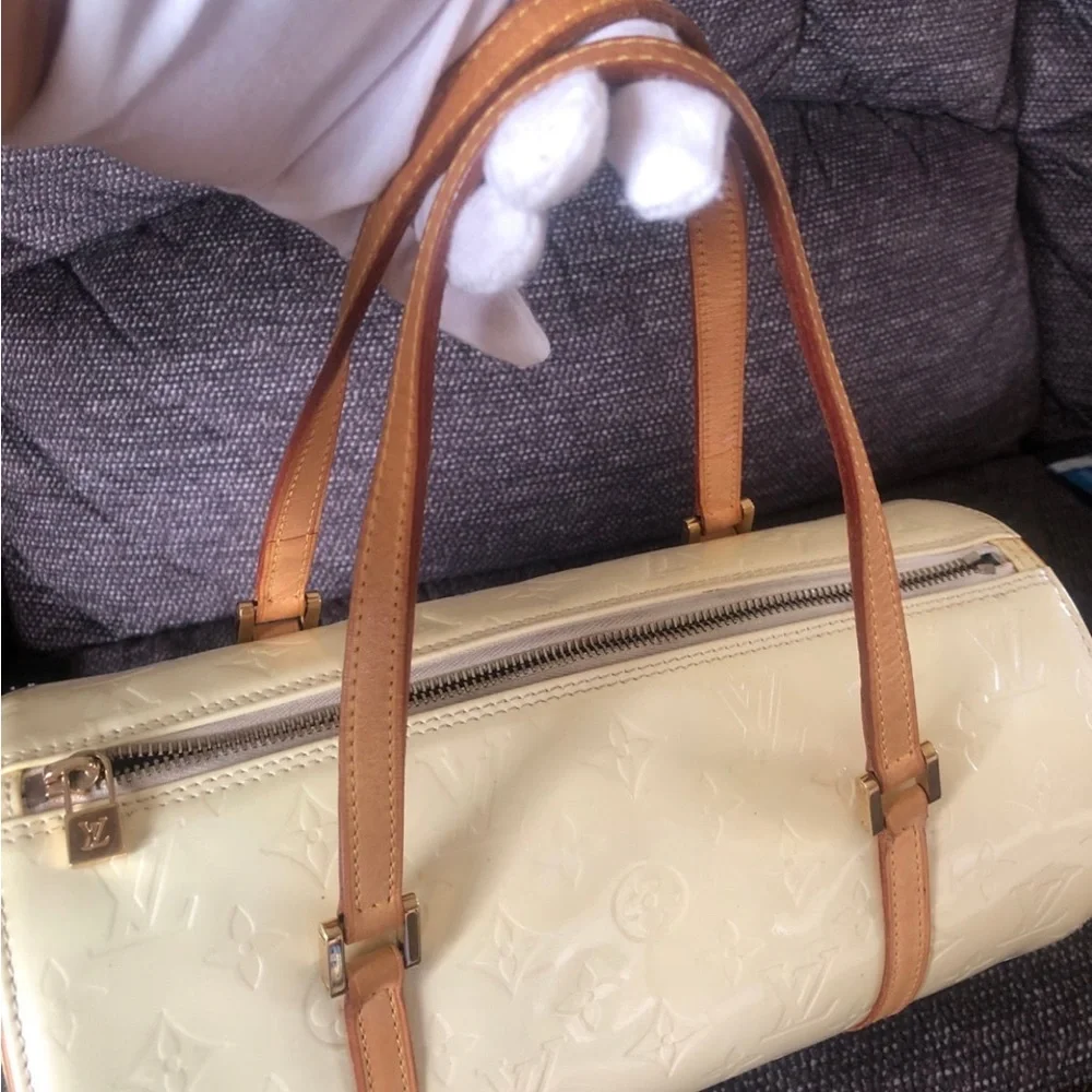 Louis Vuitton Cream Patent Monogram Barrel Bag with Tan Handles - Picture 6 of 10
